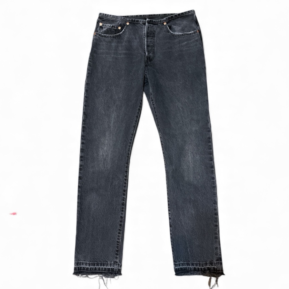 Levi’s 501 Straight Leg High Rise Raw Hem Jean in Washed Black Size 28/30